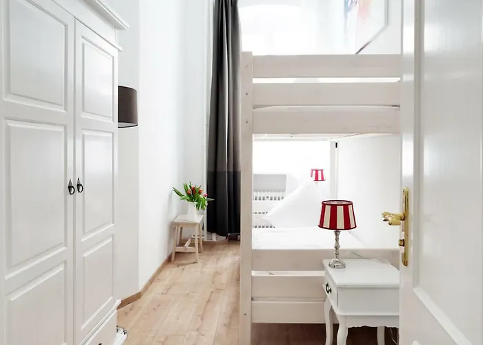 Blisse By Rockchair L Superhost Status L 5 Schlafzimmer 3 Baeder 3 Balkone L Family & Business Flair Welcomes You!